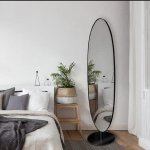 מראה אובלית עם רגל